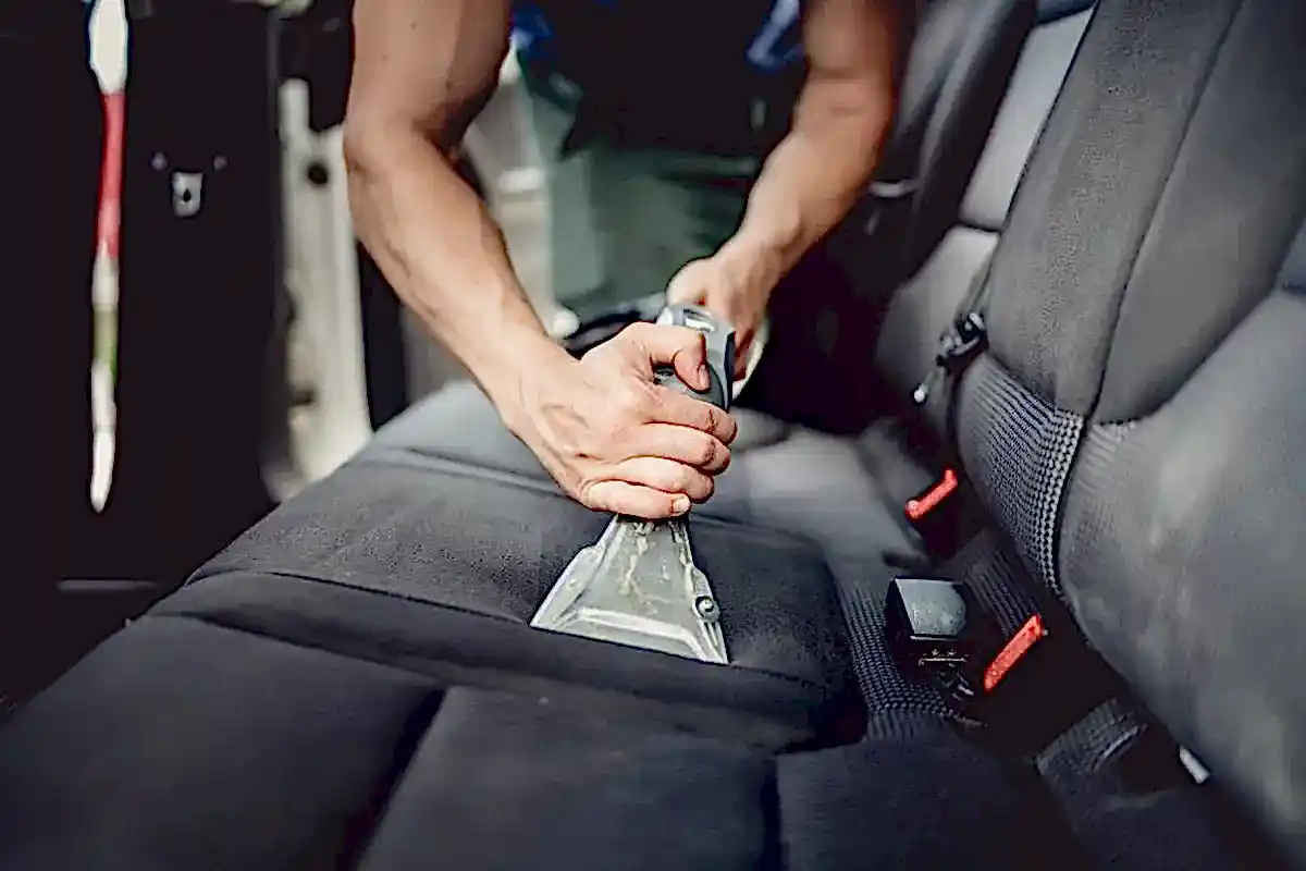 Araç Koltuğu Nasıl Temizlenir?