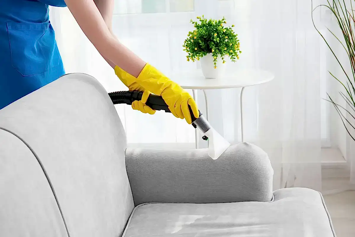 Kumaş Koltuk Nasıl Temizlenir?