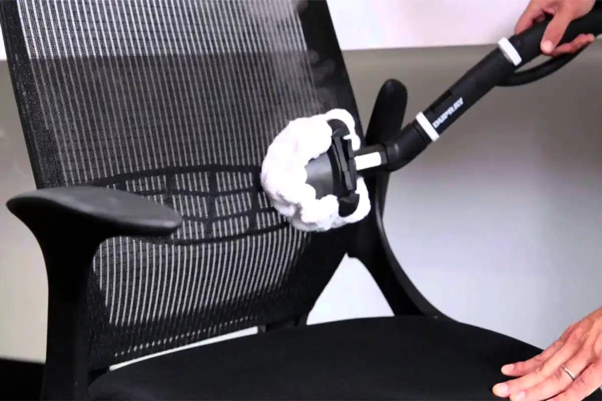 Sandalyede Kalıcı Leke Temizliği